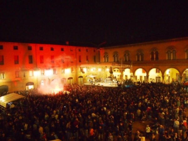 Tutti in piazza per Federico
