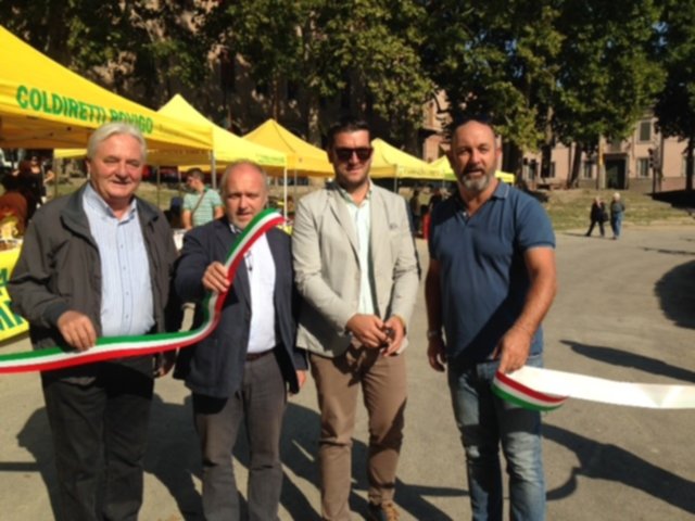 Una pera per amica, in piazza Ariostea