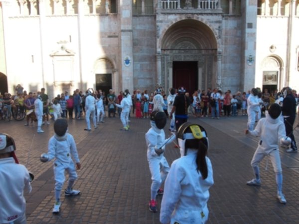 Scherma, eleganza e forza in piazza