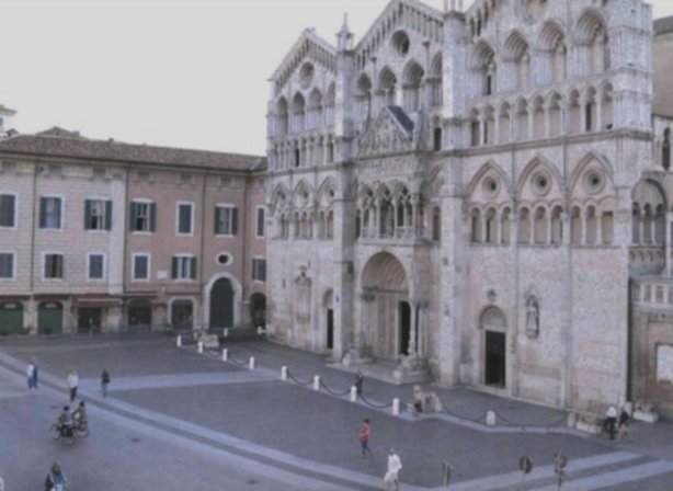Niente catene anti movida davanti al Duomo