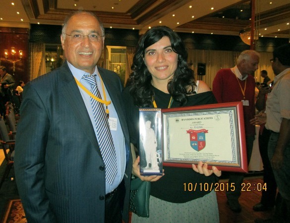 Enrica Fabbri premiata da Demetrios Spandidos, organizzatore del congresso