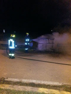 Cassonetti dati alle fiamme nella notte a Bondeno