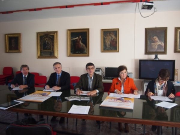 Vaccini, “comunicazione distorta, tornate a vaccinarvi”