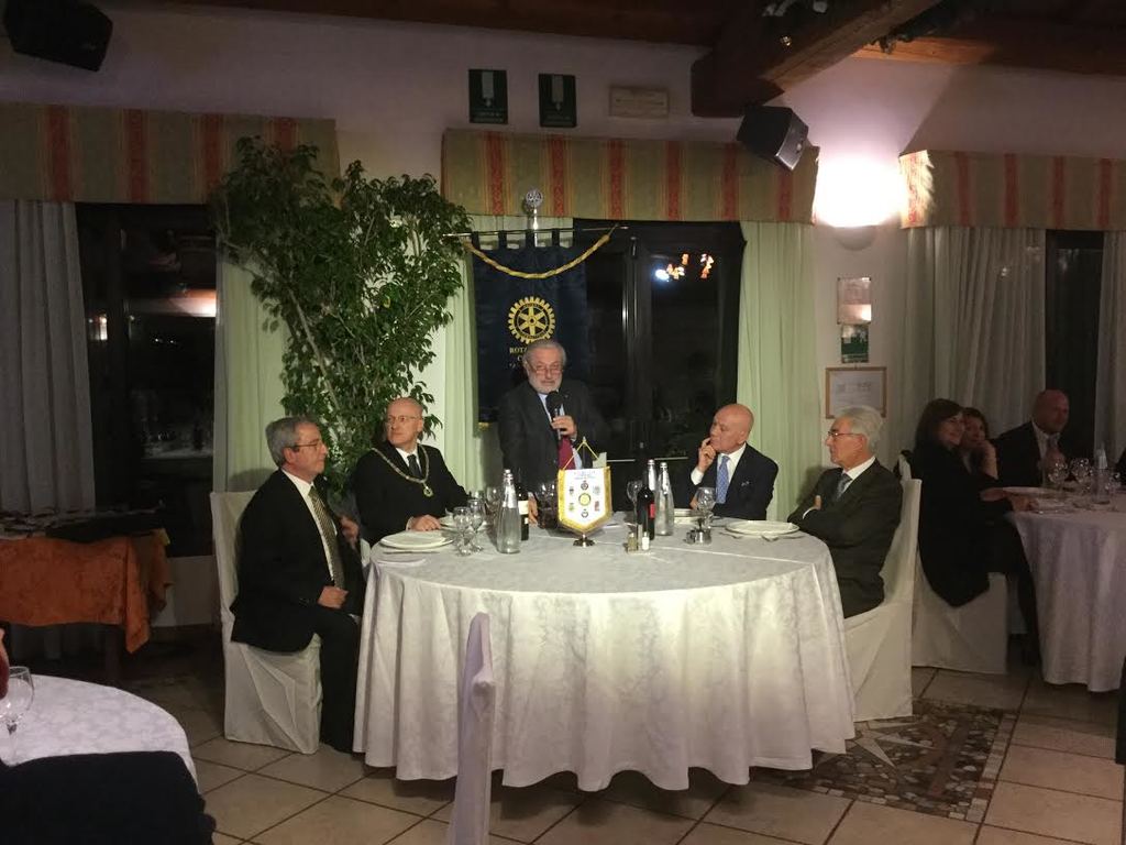 Stefano Bisi (secondo da sinistra) insieme alla dirigenza del Rotary di Copparo