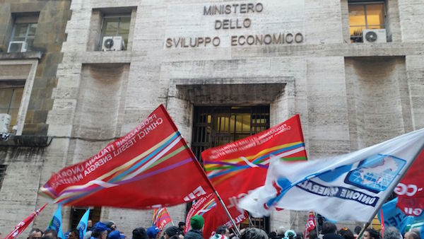 Eni conferma l’intenzione di vendere Versalis, sarà sciopero