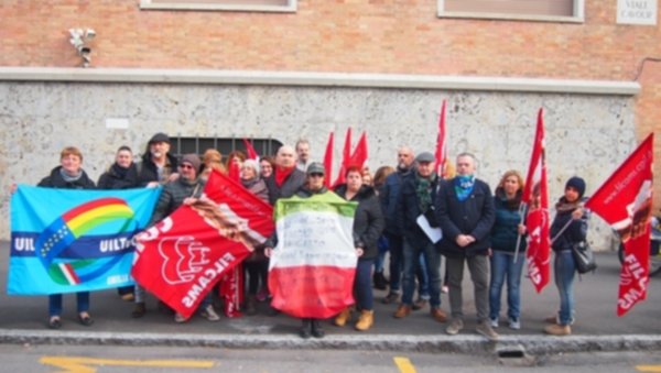 Pulservice, la ‘via Crucis’ delle addette alla pulizia