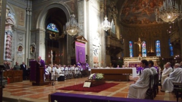 L’ultimo saluto al prete dei ferraresi