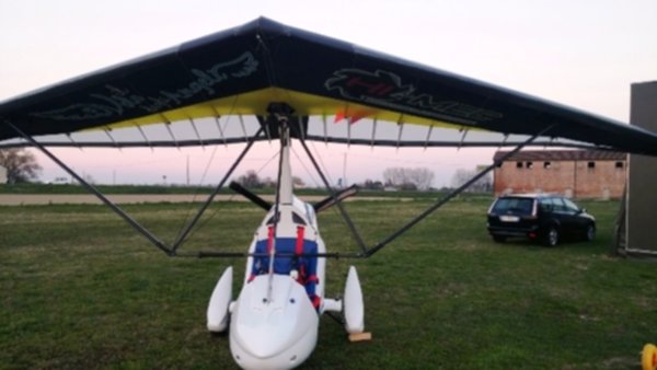 Gli ‘angeli’ volano in deltaplano… fino all’impossibile