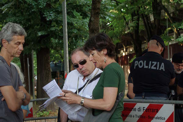 Insulti all’attivista: un patteggiamento e un’assoluzione