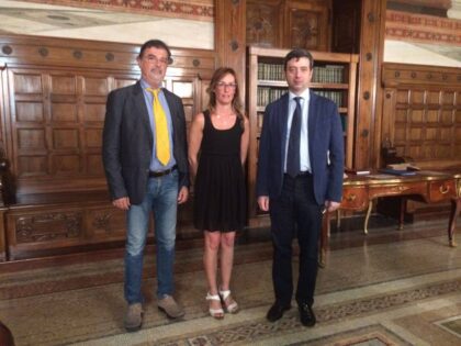 Da destra: Fabio Anselmo, Ilaria Cucchi e Andrea Orlando (foto dalla pagina Facebook di Change.org)