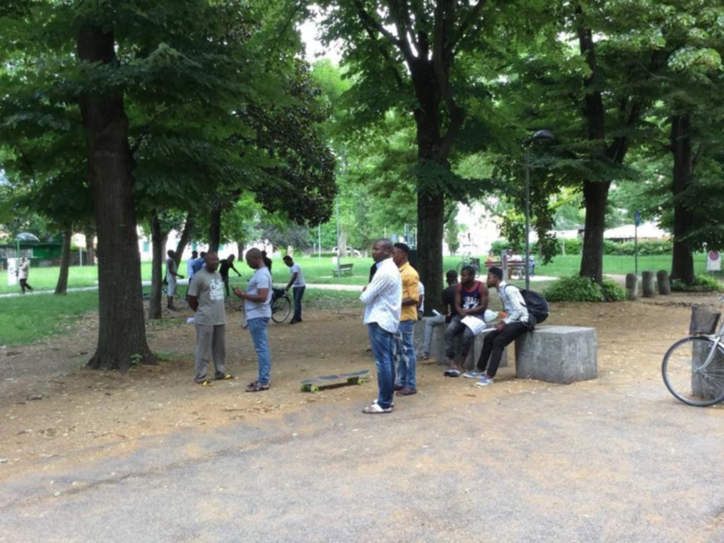 Vigilesse aggredite. La versione degli spacciatori: polemiche e chiarimenti