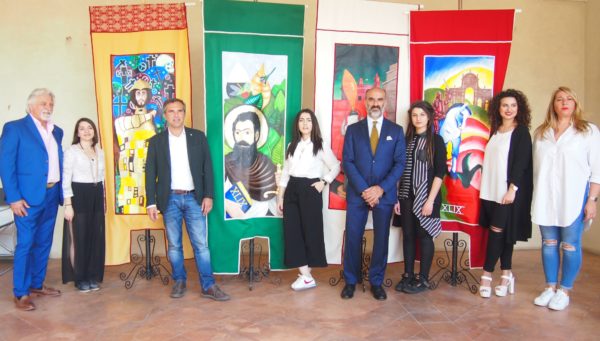 Palio, modernità e tradizione nei drappi delle corse