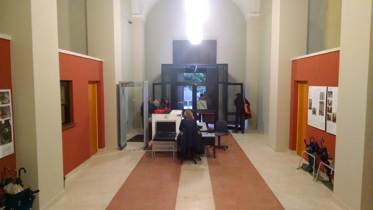 Tirapugni e coltello in Tribunale, denunciato dai Carabinieri
