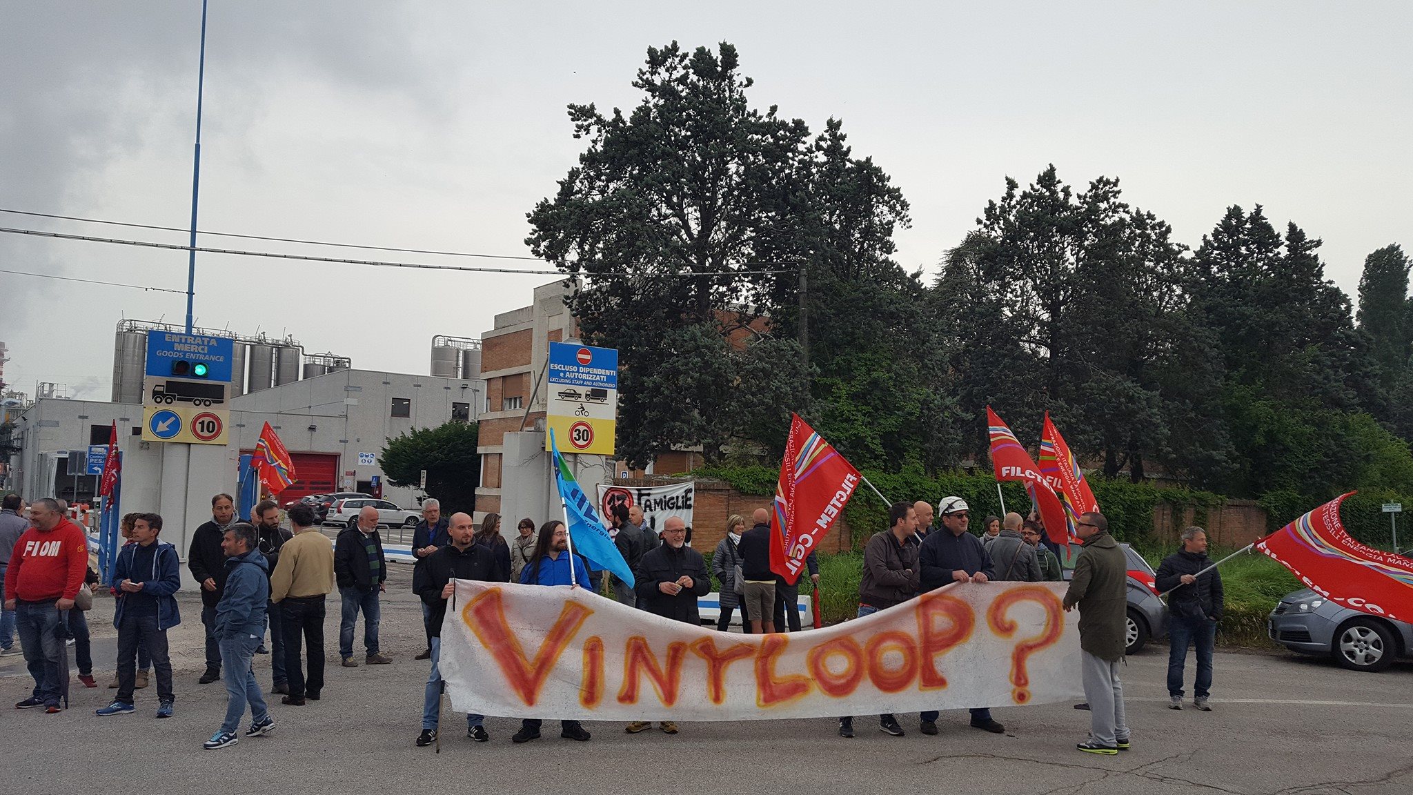 Vinyloop, fumata nerissima: “È chiaro che vogliono chiudere”