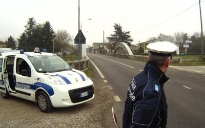 Patente falsa alla guida di un’auto straniera: denunciato 41enne
