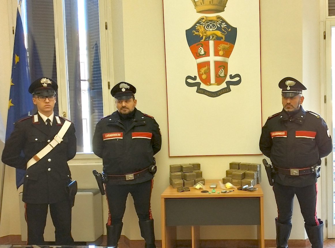 Venti chili di droga nascosti nel garage. “Cento crocevia del traffico di stupefacenti”