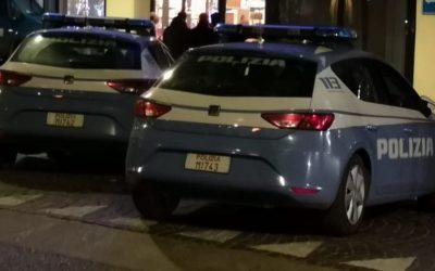 Scappano senza pagare la cena da 140 euro. Inseguiti, picchiano il cameriere
