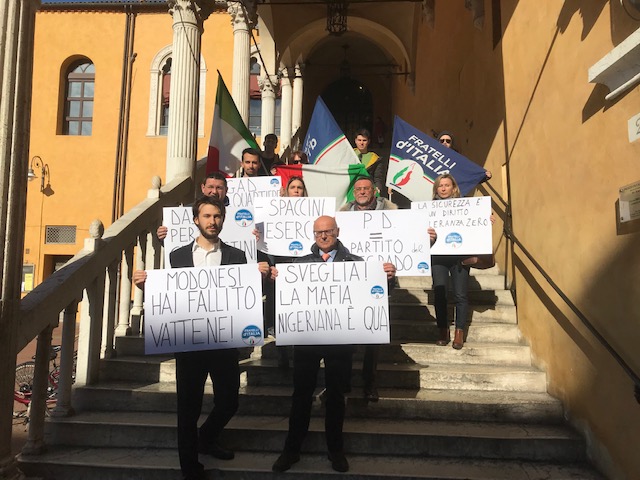 Sicurezza: il Pd attacca il governo, mentre Fratelli d’Italia manifesta contro l’amministrazione