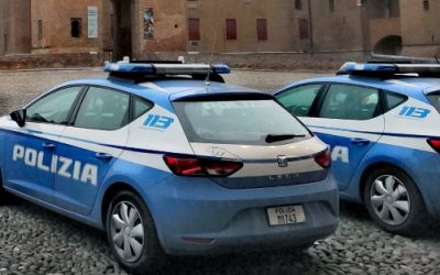 Telecamere nascoste per riprendere le ragazzine in piscina