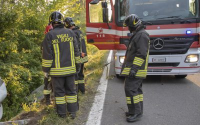 Scoppia uno pneumatico, auto contro camion sulla Ferrara-Mare: gasolio sull’asfalto e strada chiusa