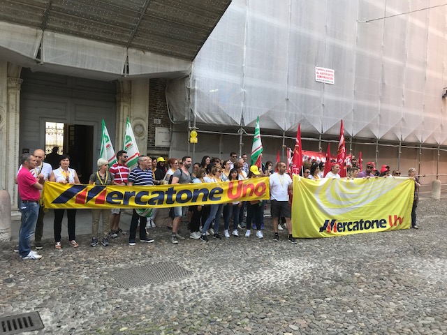 Mercatone Uno, i giorni dell’incertezza: “In amministrazione straordinaria per continuare a lavorare”