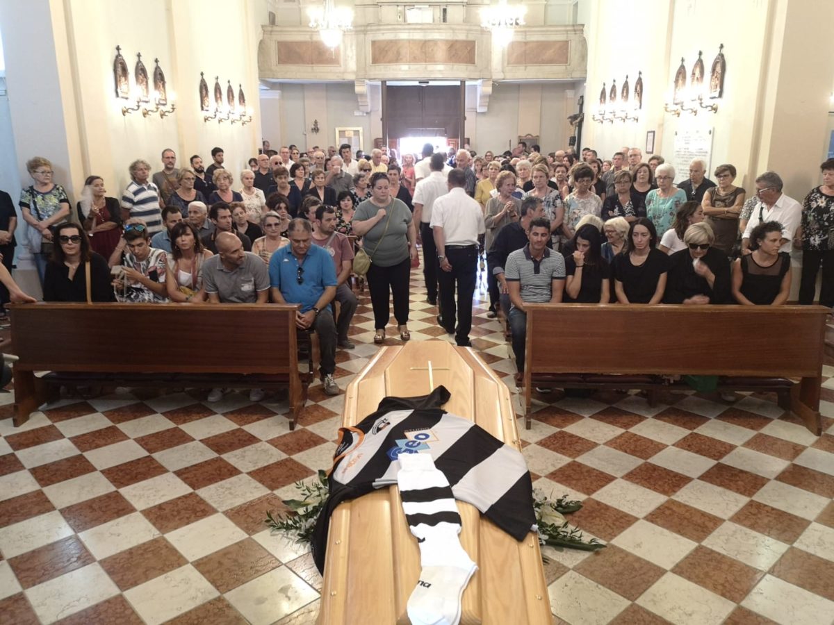 “Non hai mai perso la speranza”, in tanti per l’ultimo saluto a ‘Faggio’