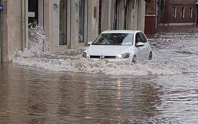 Si alza l’allerta, da gialla ad arancione per temporali. Rischio allagamenti