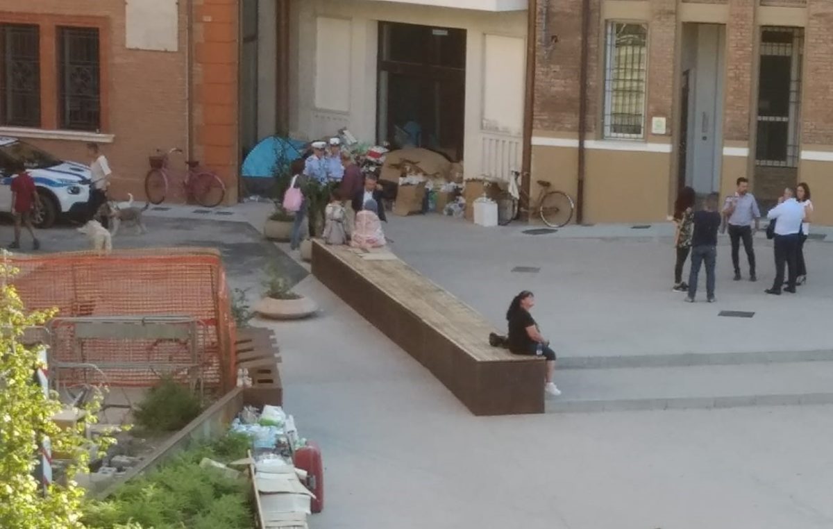 Elisabeth trova casa, ripulita piazza Verdi