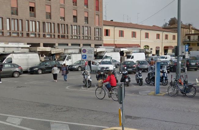 Il Comune di Ferrara sposta il mercato del lunedì da piazza Travaglio all’Acquedotto