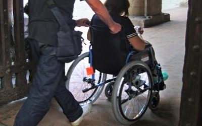 Aiuti alle famiglie, fino a 7 euro al giorno per accompagnare a scuola i figli con disabilità