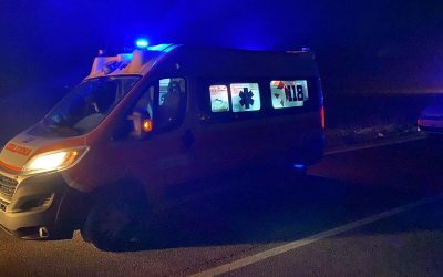 Auto esce di strada in Super, un ferito