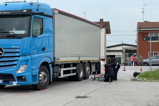 Morì mentre pedalava in via Bologna. Condannato l’autista che lo investì
