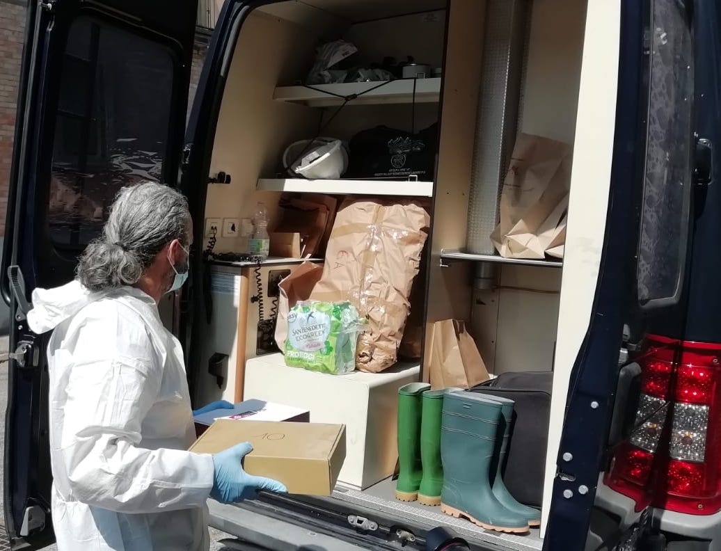 Bimbo trovato senza vita, reperti sotto la lente del Ris