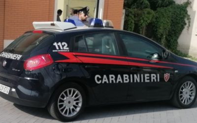 Aggredisce due sedicenni con un mattarello: un ragazzo finisce in ospedale con un gomito fratturato