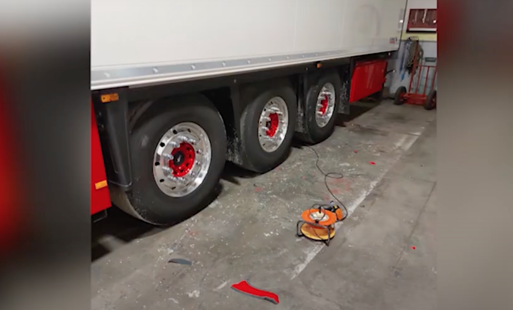 Furto e riciclaggio di camion: due arresti