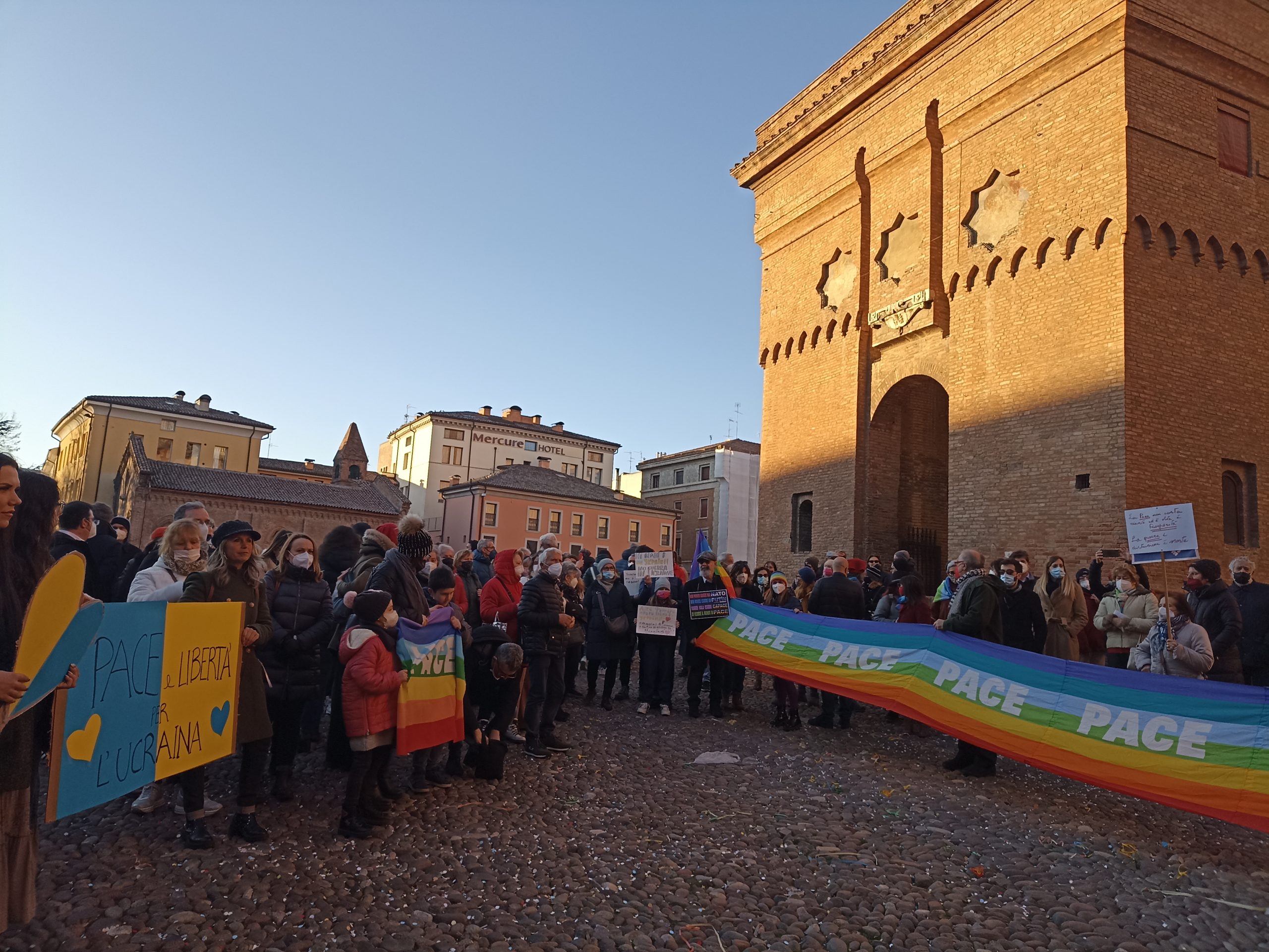 Ferrara in piazza chiede pace per l'Ucraina | estense.com Ferrara