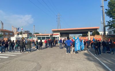 Cracking, il Petrolchimico si ferma: “Follia pura”