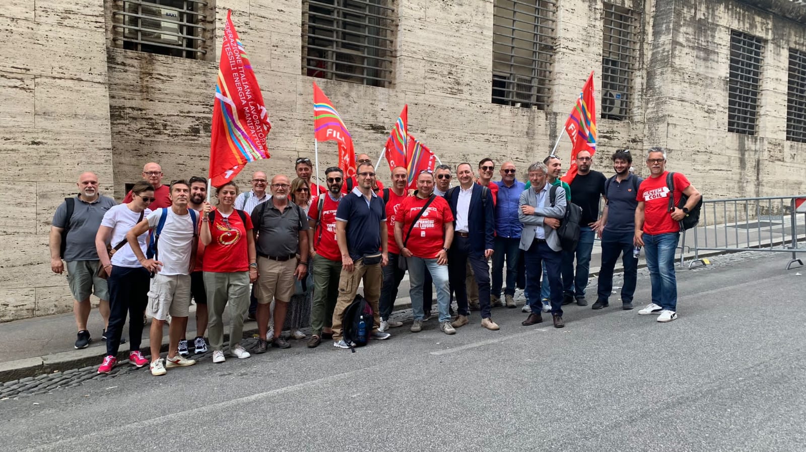 Petrolchimico. Tre fasi per sperare nel futuro