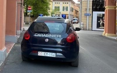 Andò dall’ex per ‘festeggiare’ il proprio arresto e la picchiò. Ora patteggia