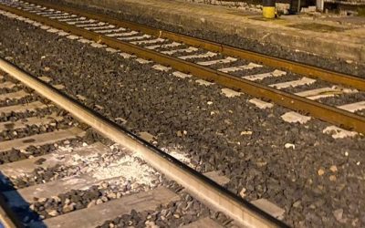 Travolto dal treno in stazione, muore in ospedale