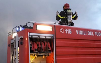 Fiamme nel parcheggio dell’ex zuccherificio. Indaga la polizia