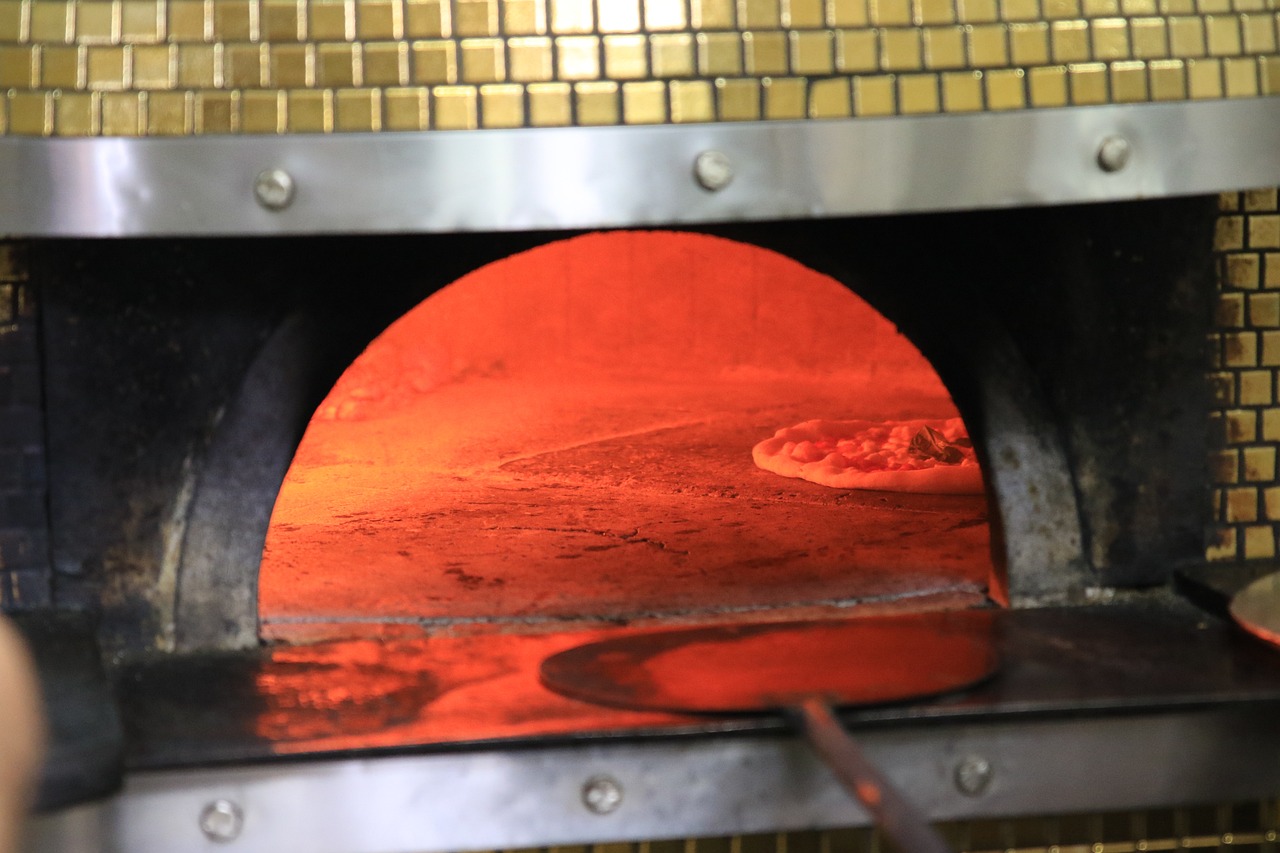 Presunto insulto omofobo in pizzeria. La titolare: “Calunnia all’ennesima potenza, vicenda strumentalizzata”