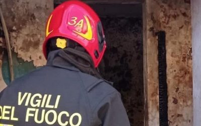 Incendio nell’abitazione, muore un 82enne