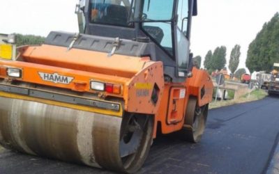 In piazza A. Costa lavori per la manutenzione stradale
