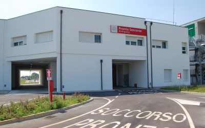 Va al Sant’Anna per un male al ginocchio e crea scompiglio. Poi muore