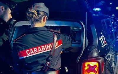 Sotto casa del rivale con la mannaia. Portato in carcere per altri guai