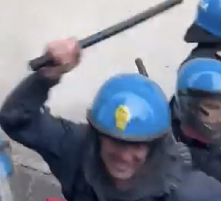 Perché la polizia a Firenze e Pisa ha manganellato studenti inermi?