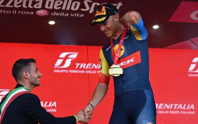 Giro d’Italia, lo sprint di Milan tra gli applausi di Cento
