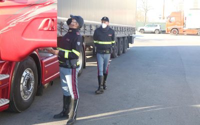 Polstrada sequestra tre tonnellate di vongole illegali