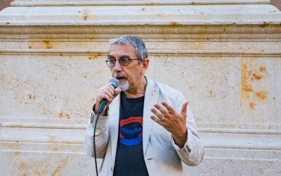 De Michele: “Voi identitari rinchiusi in una stanza. Per noi la patria è il mondo intero”
